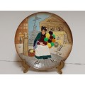 RARE VINTAGE ROYAL DOULTON OLD BALLOON SELLER D6649 PLATE IN MINT CONDITION, BOXED