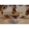 MINT CONDITION ROYAL ALBERT OLD COUNTRY ROSES TEA TRIO