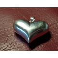 LOVELY GENUINE STERLING SILVER HEART PENDANT IN EXCELLENT CONDITION - [L 36 mm x 44 mm x 12,6 gram]