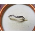 LOVELY GENUINE SOLID STERLING SILVER RING IN EXCELLENT CONDITION - [1,5 g]