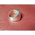 LOVELY GENUINE SOLID STERLING SILVER RING IN VERY GOOD CONDITION - [12,9 g]