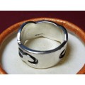 Lovely Large Heavy Solid Sterling Silver Ring In Excellent Condition - [13 g]