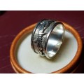 Lovely Large Solid Sterling Silver Ring In Excellent Condition - [9 g]
