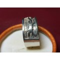 Lovely Large Solid Sterling Silver Ring In Excellent Condition - [9 g]