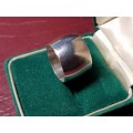 Lovely Genuine Solid Sterling Silver Ring In Very Good Condition - [9,8 g]