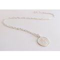 A STERLING SILVER NECKLACE WITH A STERLING SILVER ST CHRISTOPHER PENDANT