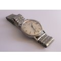 A GREAT LOOKING WORKING VINTAGE MENS WIND UP ROTARY WRISTWATCH WITH DATE WINDOW...WOW !!!!
