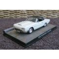 A 1:43 SCALE DIE CAST METAL MODEL OF THE FORD THUNDERBIRD AS SEEN IN THE JAMES BOND MOVIE GOLDFINGER