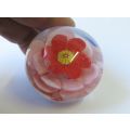 TOO CUTE !! A STUNNING TINY GLASS PAPERWEIGHT WITH FLORAL DETAIL IN GOOD CONDITION !!