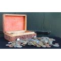 COOL !! A COLLECTION OF OVER 400 WORLD COINS IN A HAND CRAFTED WOODEN BOX !! BID FOR THE LOT !!