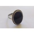 A FABULOUS VINTAGE GENUINE ONYX AND MARCASITE SOLID STERLING SILVER RING !! RARE FIND !!