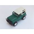 A COOL 1:32 SCALE DIE CAST METAL MODEL OF THE LAND ROVER DEFENDER IN IMMACULATE CONDITION !! DISPLAY