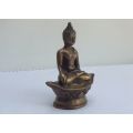WOW !! A CHARMING VINTAGE BRONZE COLORED METAL TIBETAN BUDDHA STATUE IN GOOD CONDITION !!