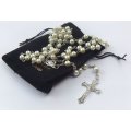 SO DIVINE !! A BEAUTIFUL VINTAGE LOOK GLASS BEAD ROSARY WITH POUCH !! FAUX PEARLS !! AWESOME !!