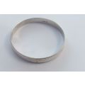A STUNNING HEAVY STRONG QUALITY SOLID STERLING SILVER BANGLE WITH DESIGNER STAMP !! WOW !!