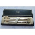 A CLASSY GOOD AS NEW "" CROSS MEDALIST "" BALLPOINT PEN & PACER SET IN ORIGINAL CASE AND SLEEVE