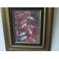 A DELIGHTFUL ORIGINAL SIGNED OIL ON BOARD PAINTING OF A FLORAL ARRANGEMENT IN A LOVELY FRAME !! WOW