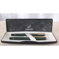 AS NEW CONDITION !! A PARKER FOUNTAIN AND A PARKER ROLLERBALL PEN IN ORIGINAL BOX !! WOW !!