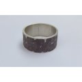 WOW ! AN EXCEPTIONAL QUALITY SUPER SOLID STERLING SILVER WEDDING BAND WITH PEBBLE PATTERN !! COOL !!