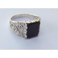 WOW !! A TRULY SUPERIOR QUALITY SOLID STERLING SILVER RING WITH CURVES DESIGN AND POLISHED ONYX !!
