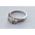 AN EXQUISITE VINTAGE LOOK ENGAGEMENT TYPE SOLID STERLING SILVER RING SET WITH FACETED STONES !! WOW