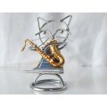 SWEET !! A HIGHLY DETAILED VINTAGE BRASS METAL MODEL OF A SAXOPHONE WITH A COOL METAL CAT HOLDER !!