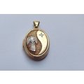 A VINTAGE 9CT GOLD "GUARDIAN ANGEL" LOCKET - STAMPED AND TESTED