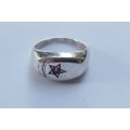 A VINTAGE SOLID STERLING SILVER RING WITH MOON & RED STAR DESIGN - STAMPED AND TESTED