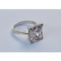 AS NEW !! A SOLID STERLING SILVER ENGAGEMENT TYPE RING SET WITH A BEAUTIFUL FACETED STONE - TESTED