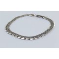 A GREAT QUALITY SOLID STERLING SILVER CURB LINK BRACELET - FULLY STAMPED AND TESTED