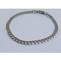 A GOOD QUALITY SOLID STERLING SILVER CURB LINK BRACELET - FULLY STAMPED AND TESTED