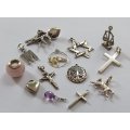 WOW !! A DIVERSE JOBLOT OF STERLING SILVER CHARMS AND PENDANTS !! ALL TESTED !! FREE COMBINING !!