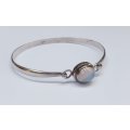 A SUPERB SOLID STERLING SILVER BANGLE WITH A MOONSTONE LOOK CABOCHON STONE !! ABSOLUTELY DIVINE !!