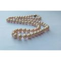 WOW !! A BEAUTIFUL GENUINE PEARL NECKLACE WITH A 9CT GOLD CLASP IN EXCELLENT CONDITION !!