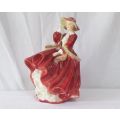 WOW !! A BEAUTIFUL VINTAGE PORCELAIN LADY FIGURE BY ROYAL DOULTON ENTITLED ` TOP O` THE HILL `