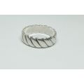 SOMETHING DIFFERENT !! A GOOD QUALITY SOLID STERLING SILVER WEDDING RING / BAND - STAMPED AND TESTED