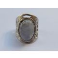 A MAGNIFICENT SOLID STERLING SILVER RING WITH PIERCED DETAIL AND SET WITH A CABOCHON MOONSTONE !!