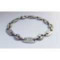 WOW !! A SUPERIOR QUALITY SOLID STERLING SILVER BRACELET WITH GUCCI LOOK LINKS !! REALLY STRONG !!