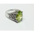 A SUPERB DESIGNER STAMPED STERLING SILVER RING SET WITH A FACETED GREEN STONE - FREE SHIPPING