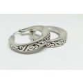 WOW !! A FABULOUS LARGE SUPER QUALITY PAIR OF HINGED STERLING SILVER HOOP EARRINGS WITH CURVY DETAIL
