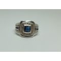 R1 START !! A stylish solid Sterling Silver ring set with faceted blue stone !! FREE COMBINING !!