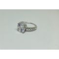 R1 START !! AN EXCEPTIONALLY GORGEOUS SOLID STERLING SILVER ENGAGEMENT RING SET WITH FACETED STONES
