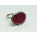 A STUNNING VINTAGE STYLE SOLID STERLING SILVER RING SET WITH A RUBY LOOKING NATURAL STONE !! WOW !!