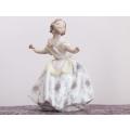 A RARE VINTAGE RETIRED LLADRO GIRL WITH FLOWER FIGURE DATED 1985 IN MINT CONDITION !! STUNNING !!