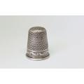 A VERY CUTE OLD SOLID SILVER HALLMARKED THIMBLE WITH GREAT DETAIL IN EXCELLENT CONDITION !!
