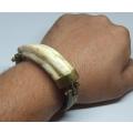 WOW !! MUST SEE !! A TOTALLY AWESOME VINTAGE BRASS METAL AND WARTHOG TUSK HINGED BANGLE !!