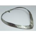 A GORGEOUS VINTAGE SOLID STERLING SILVER DESIGNER CHOKER WITH SWIRL DESIGN IN GREAT CONDITION !! WOW