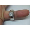 A BEAUTIFUL SOLID STERLING SILVER RING WITH A MAGNIFICENT FACETED CLEAR INSET IN EXCELLENT CONDITION