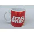 A rare vintage Star Wars collectors coffee mug with droid detail by Kinnerton Pottery