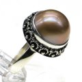 Mabe pearl RING: dark gold, detailed surround, sterling silver